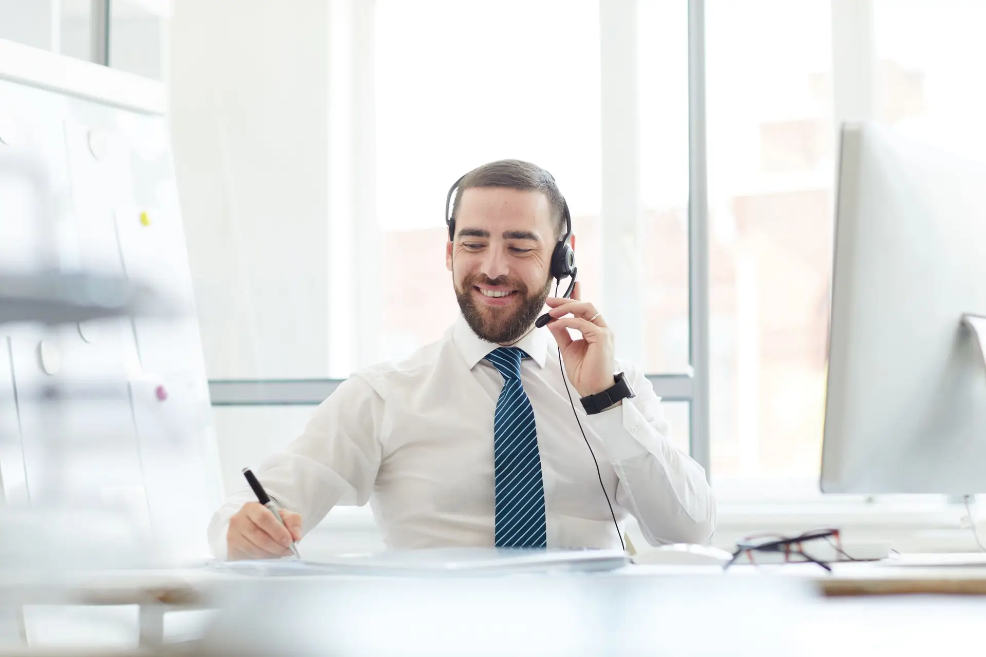 Call_Center_Agent_At_Work_original_551314 (1)