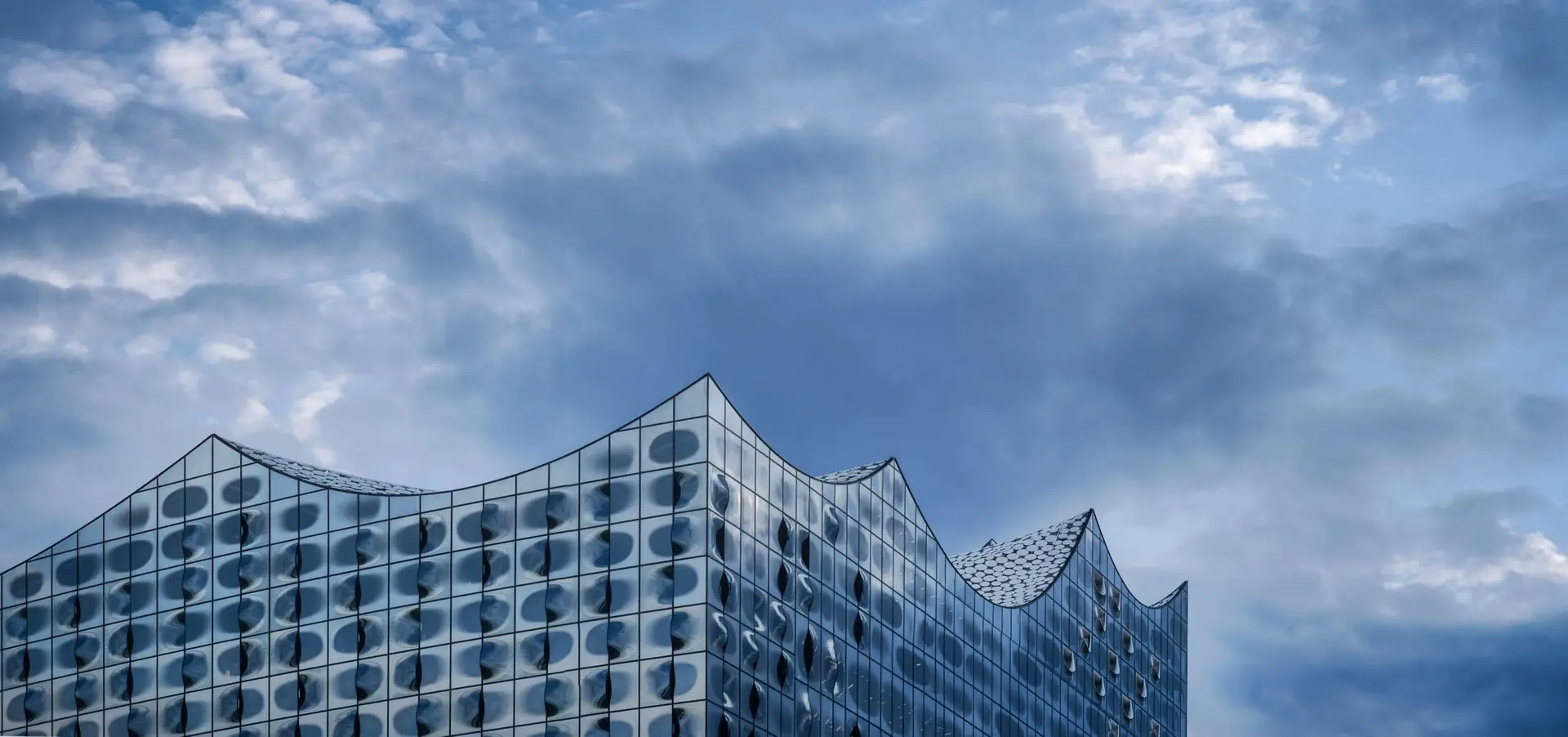 Elbphilharmonie_Top_Roof_Located_In_Hafencity_District__Hamburg__German_original_1819480 (1)